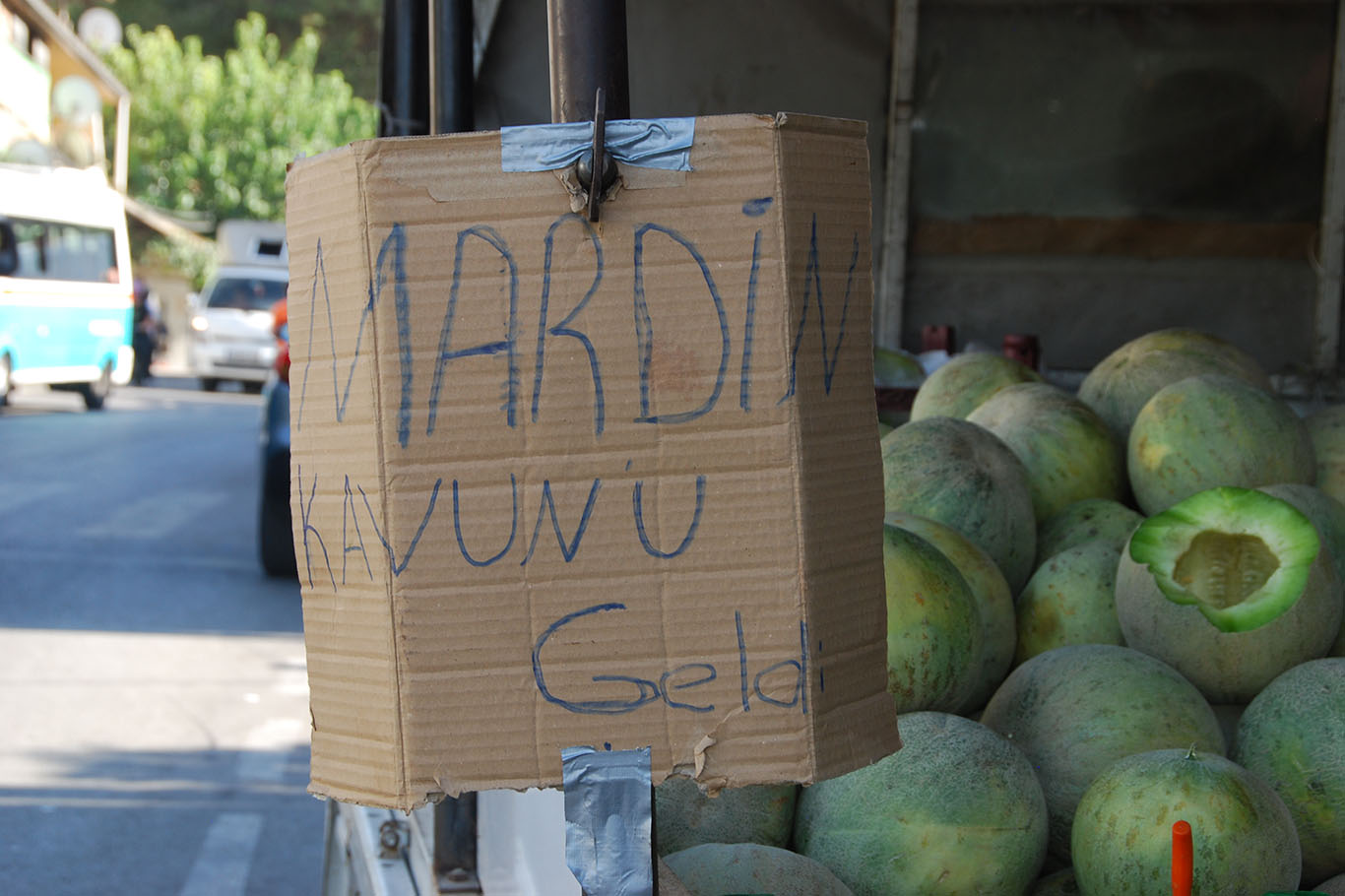 İzmir’de Mardin kavunu tezgâhlarda ilgi görüyor