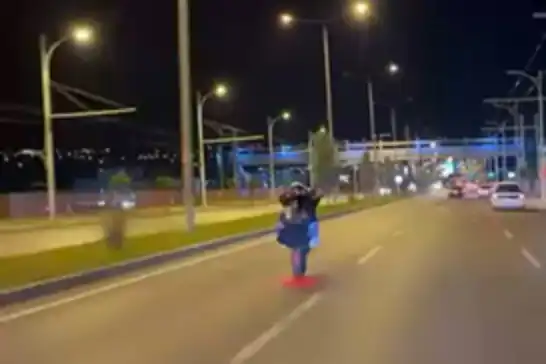 Malatya'da trafikte tek teker üzerinde ilerleyen motosiklet sürücüsüne ceza