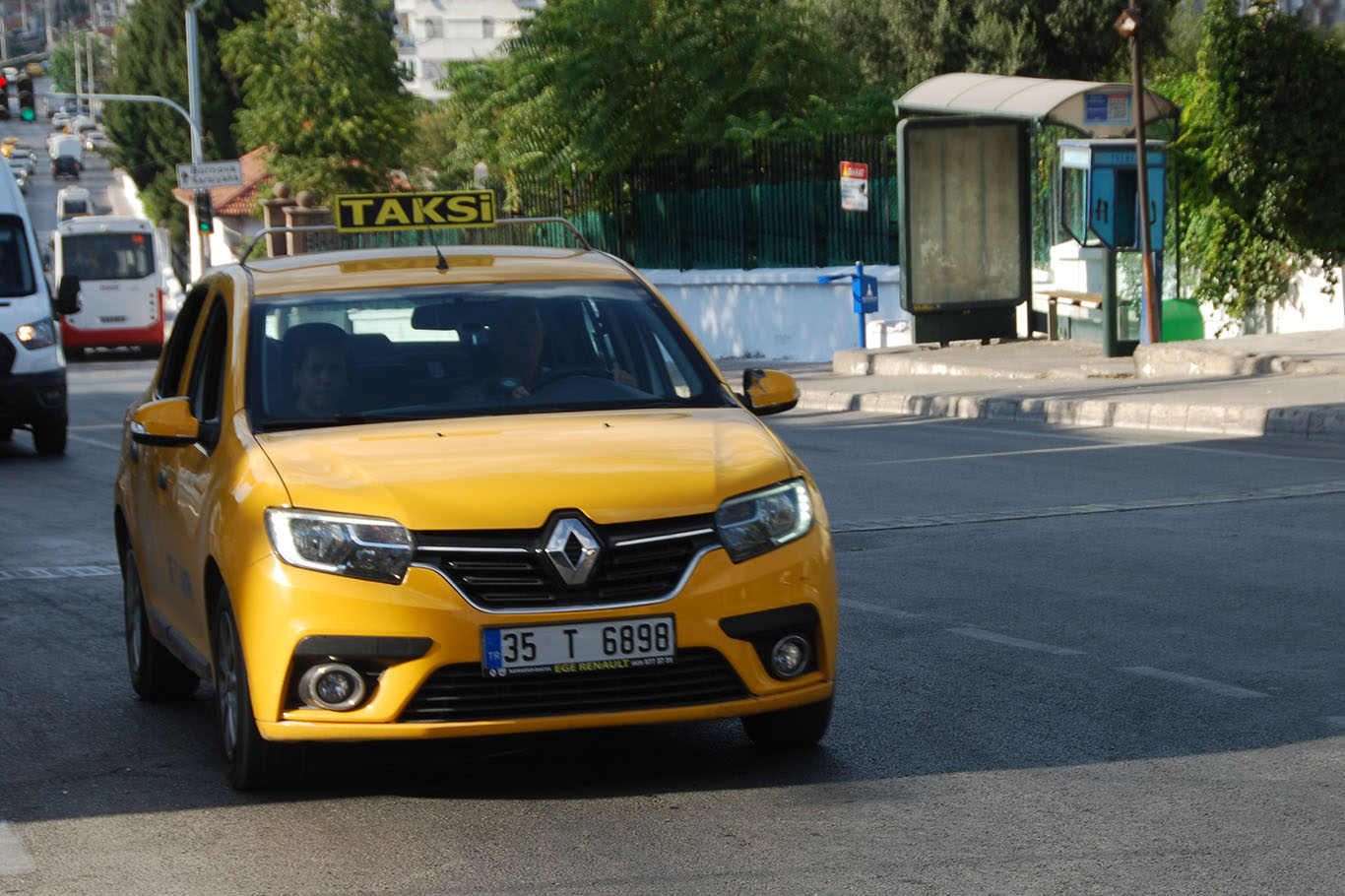 İzmir’de akaryakıt zammı taksi ücretlerine zam beklentisini gündeme getirdi