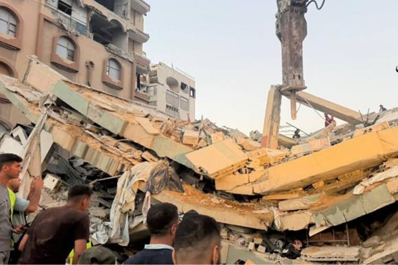 Gazze'de bir binanın kısmen çökmesi sonucu beş kişi yaralandı