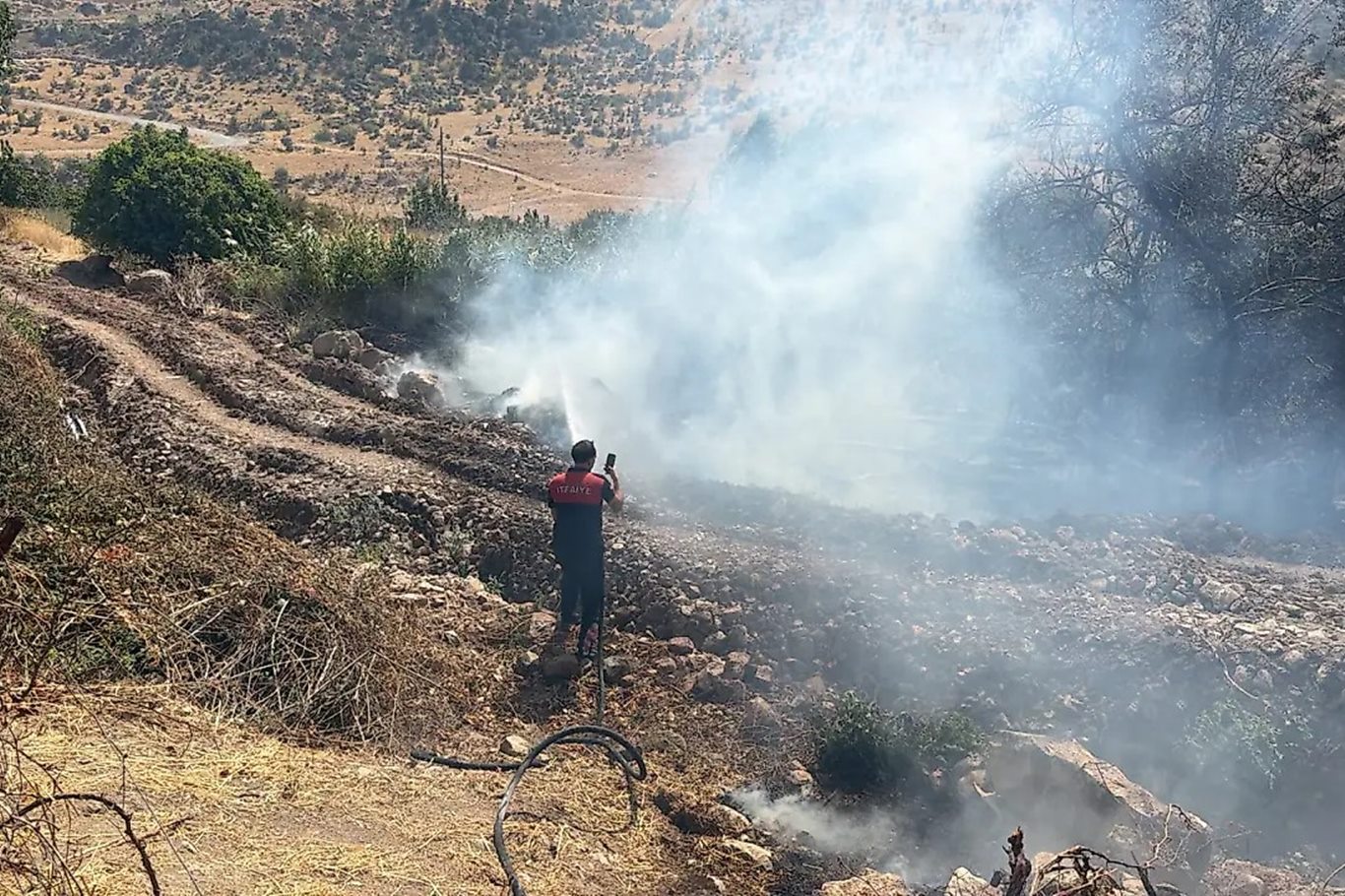 Siirt’te Zarova’da yangın: Ekipler alevlere müdahale ediyor