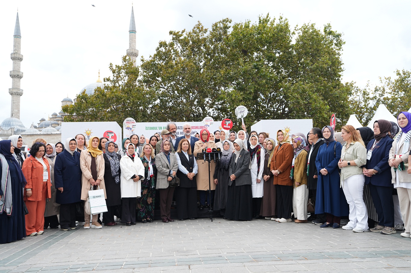 Gazzeli çocuklarla dayanışma için kermes kuruldu
