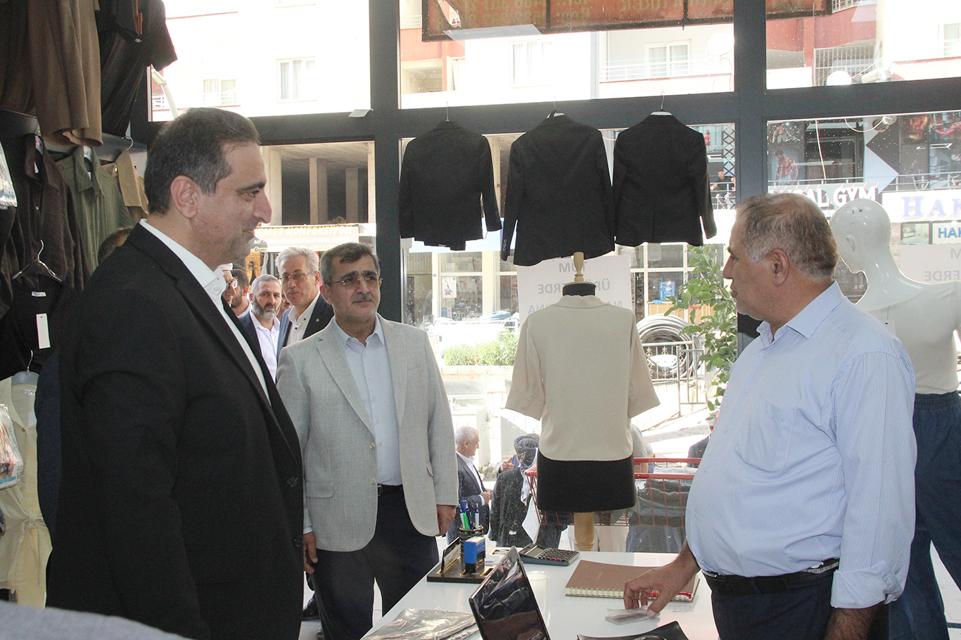 HÜDA PAR MİLLETVEKİLİ SERKAN RAMANLI, ULUDERE'DE ESNAFLARI ZİYARET ETTİ