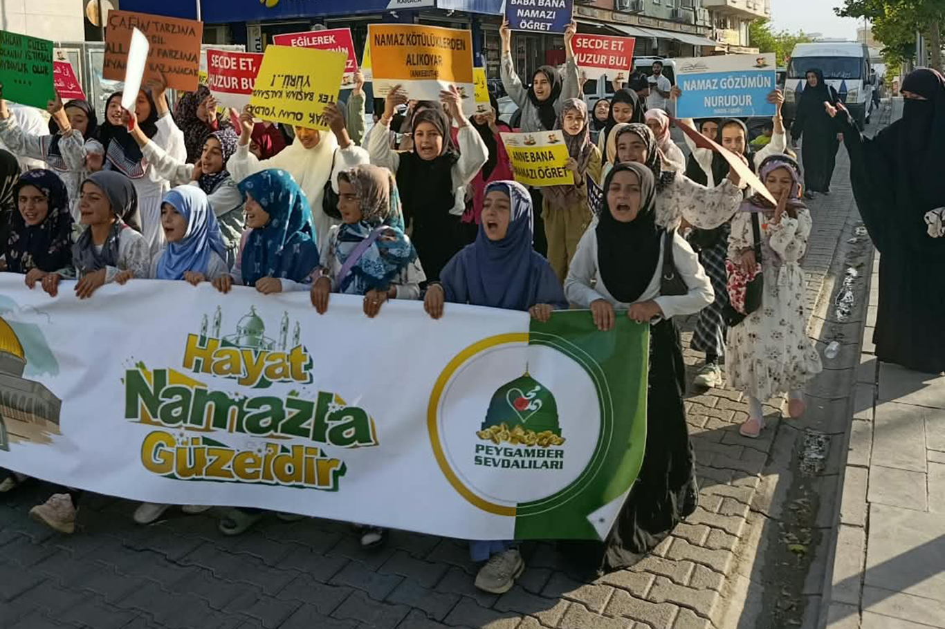 Çınar'da "Hayat Namazla Güzeldir" etkinliği düzenlendi