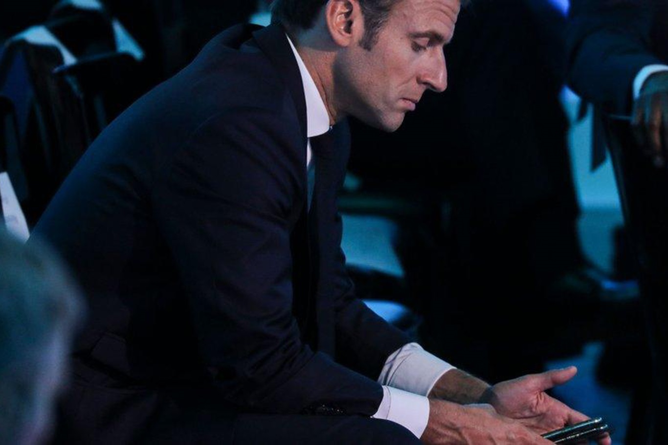 ادعای مرتبط با موساد در فرانسه: آیا تلفن مشاور مکرون هک شده است؟