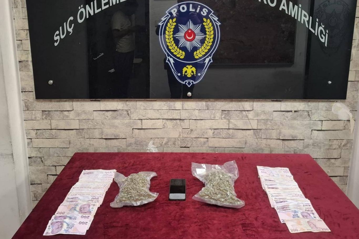 Gaziantep'te 1 kilogram skunk ele geçirildi: 3 gözaltı