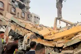 لە غەززە لە ئەنجامی ڕووخانی باڵەخانەیەک ٥ کەس بریندار بوون