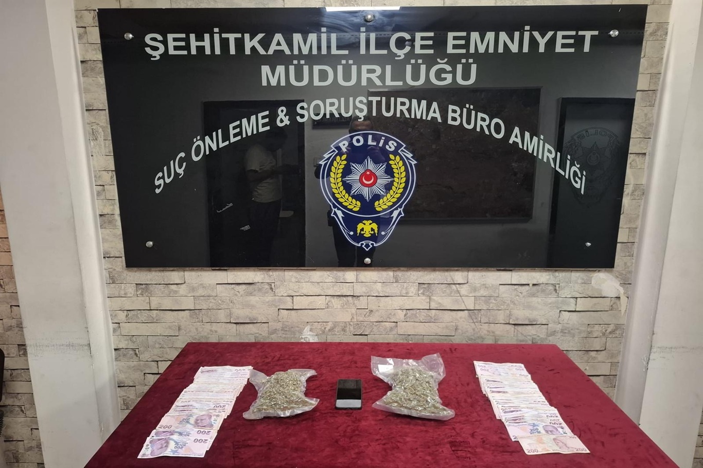 Gaziantep'te uyuşturucu şüphelisi ile 2 hükümlü yakalandı