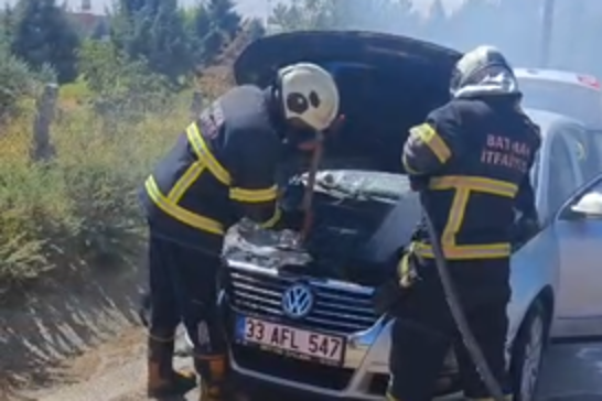 Batman'da seyir halindeki otomobil yandı