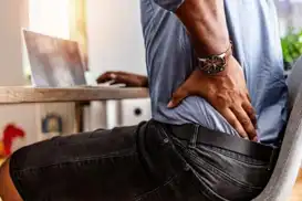 لماذا تتفاقم آلام الظهر في موسم البرد؟