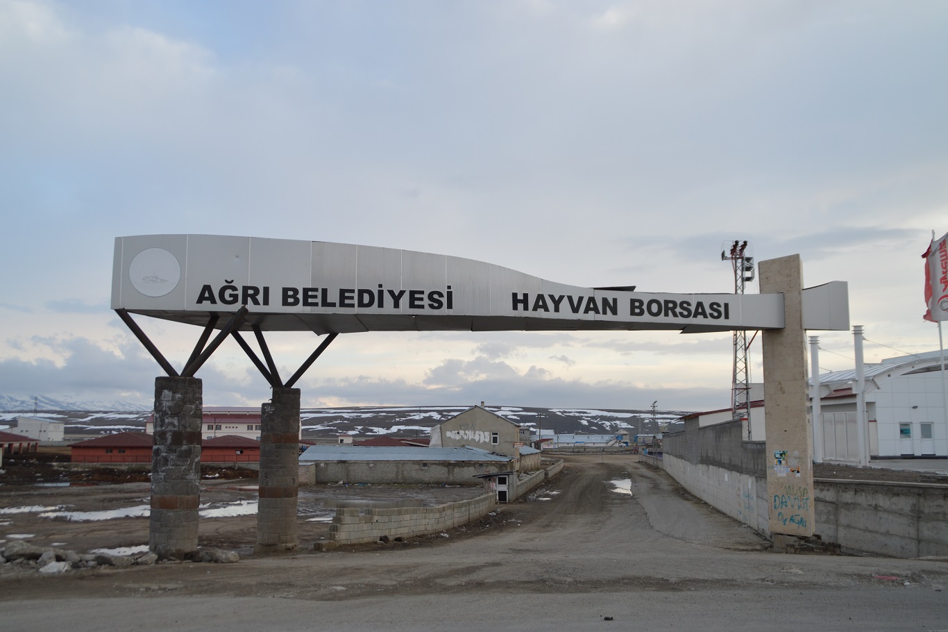 Ağrı'da Şap Hastalığı tedbiri nedeni ile Hayvan Borsası bir aylığına kapatıldı