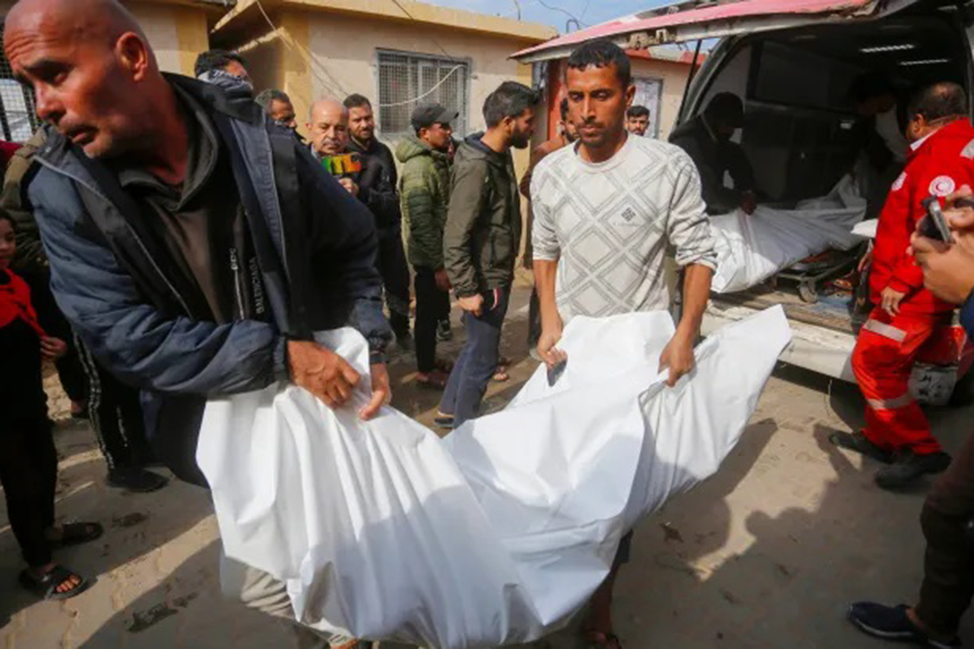 Three Palestinians martyred in fresh Israeli attacks across Gaza