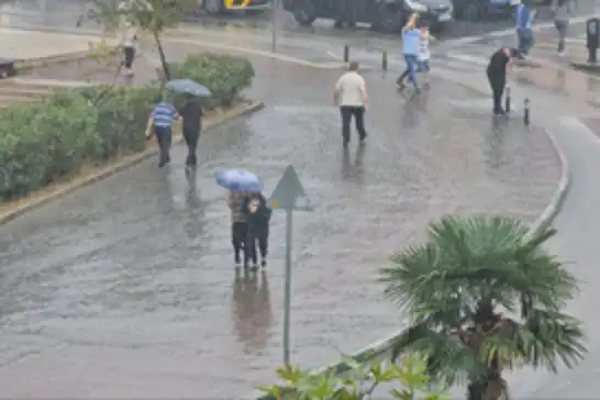 Doğu Karadeniz kıyıları ile bazı doğu illerinde sağanak bekleniyor