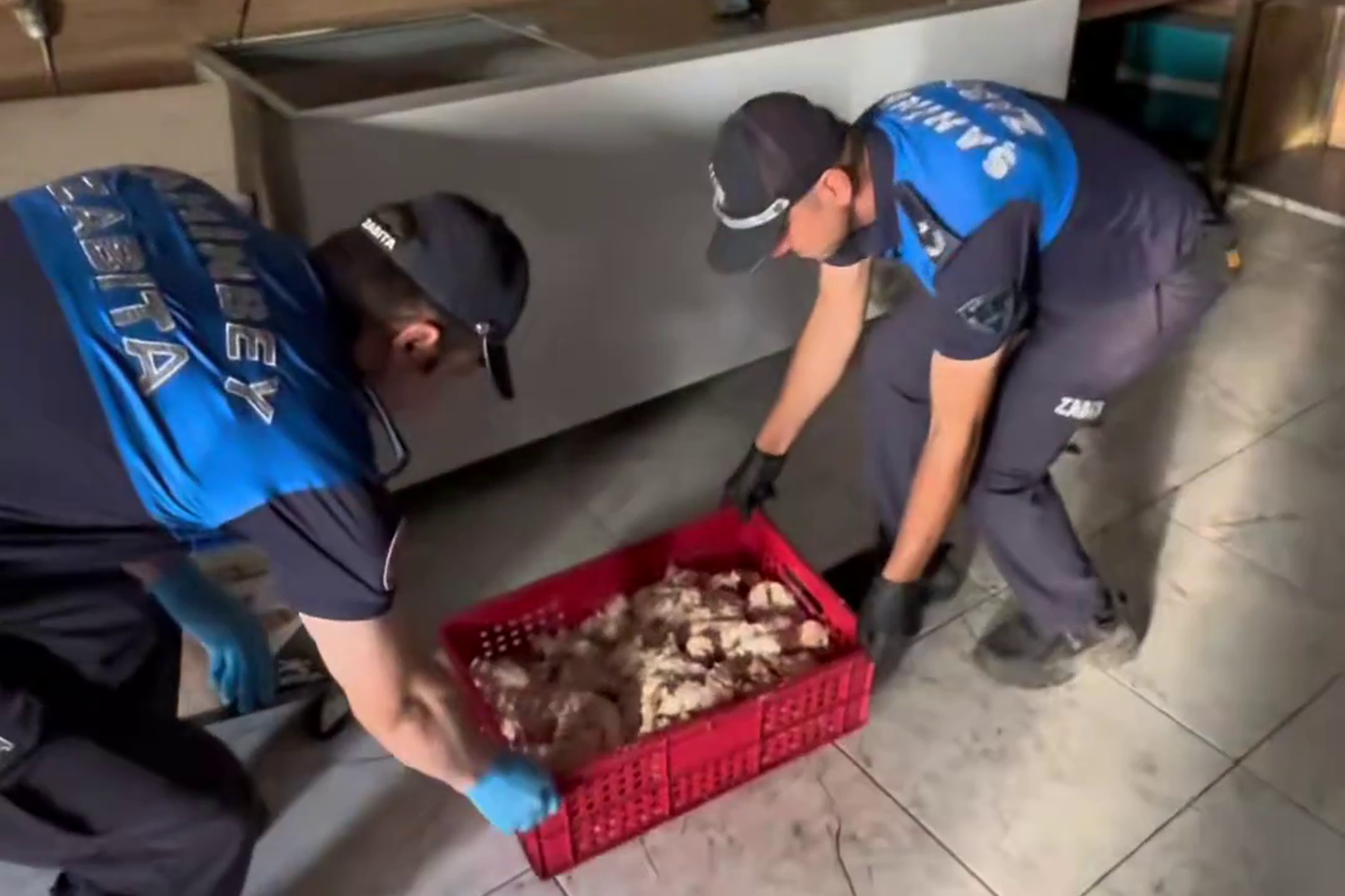 Gaziantep'te merdiven altı ciğer imalathanesinde 500 kilo ürün imha edildi