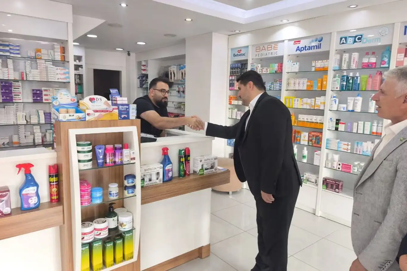 HÜDA PAR Antalya teşkilatı sektörel ziyaretler kapsamında eczacıların sorunlarını dinledi
