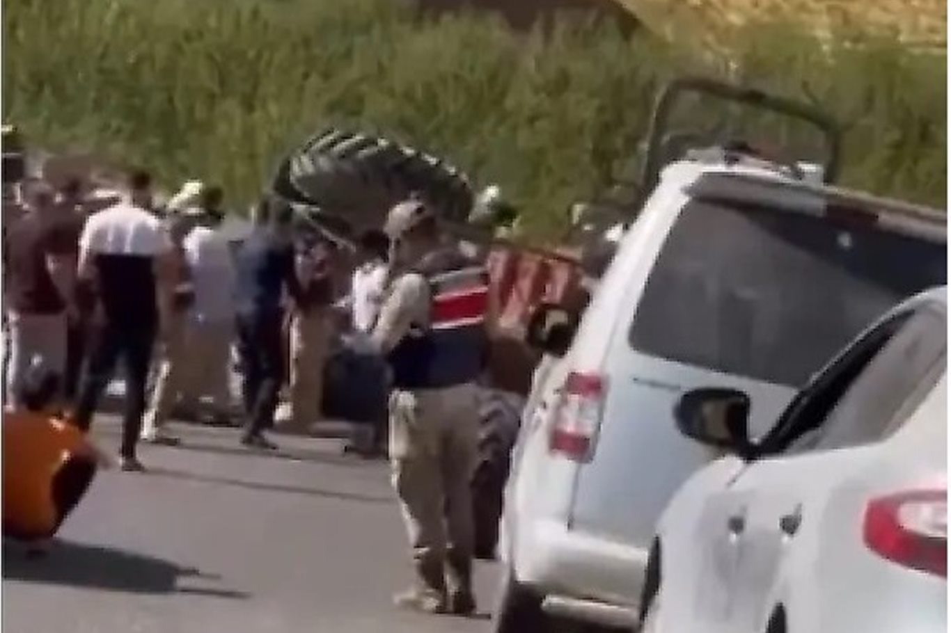 Siirt’te traktör devrildi: 4 kişi yaralandı