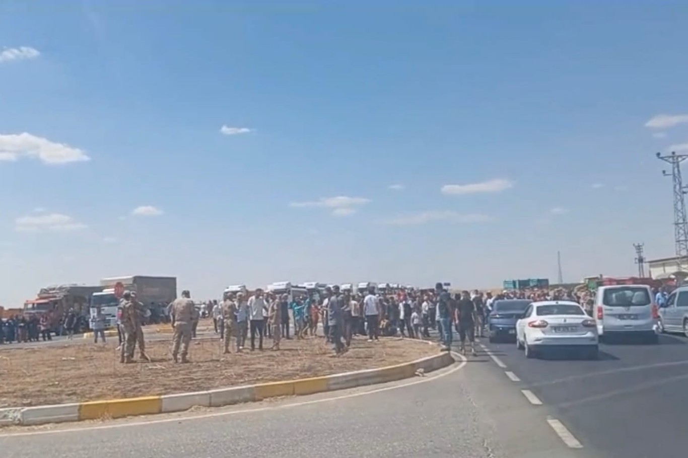 Li Mêrdînê sê roj in protestoya qutbûna ceryanê tê lidarxistin