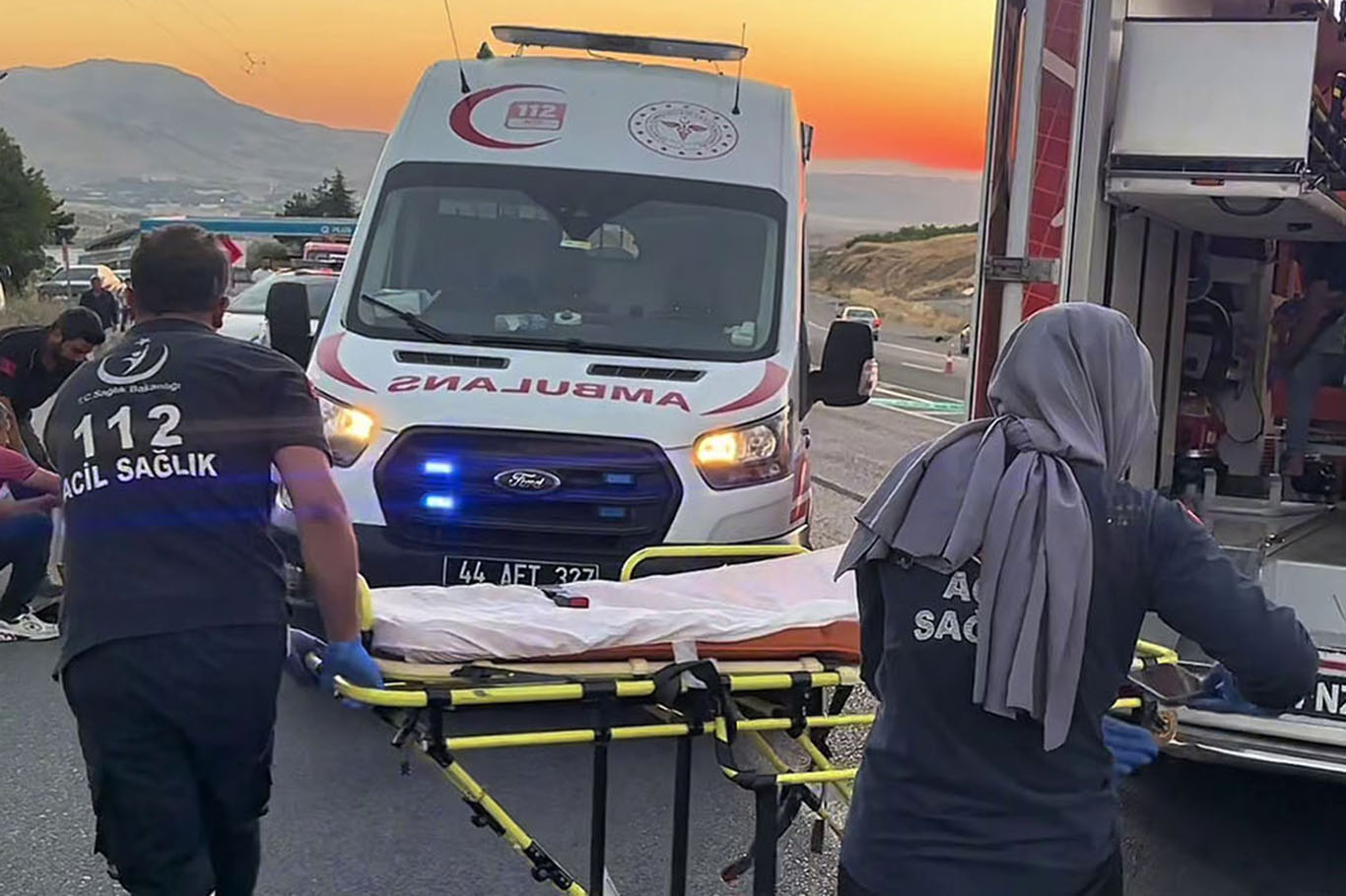 Malatya'da otomobil ile minibüs çarpıştı: 3 yaralı