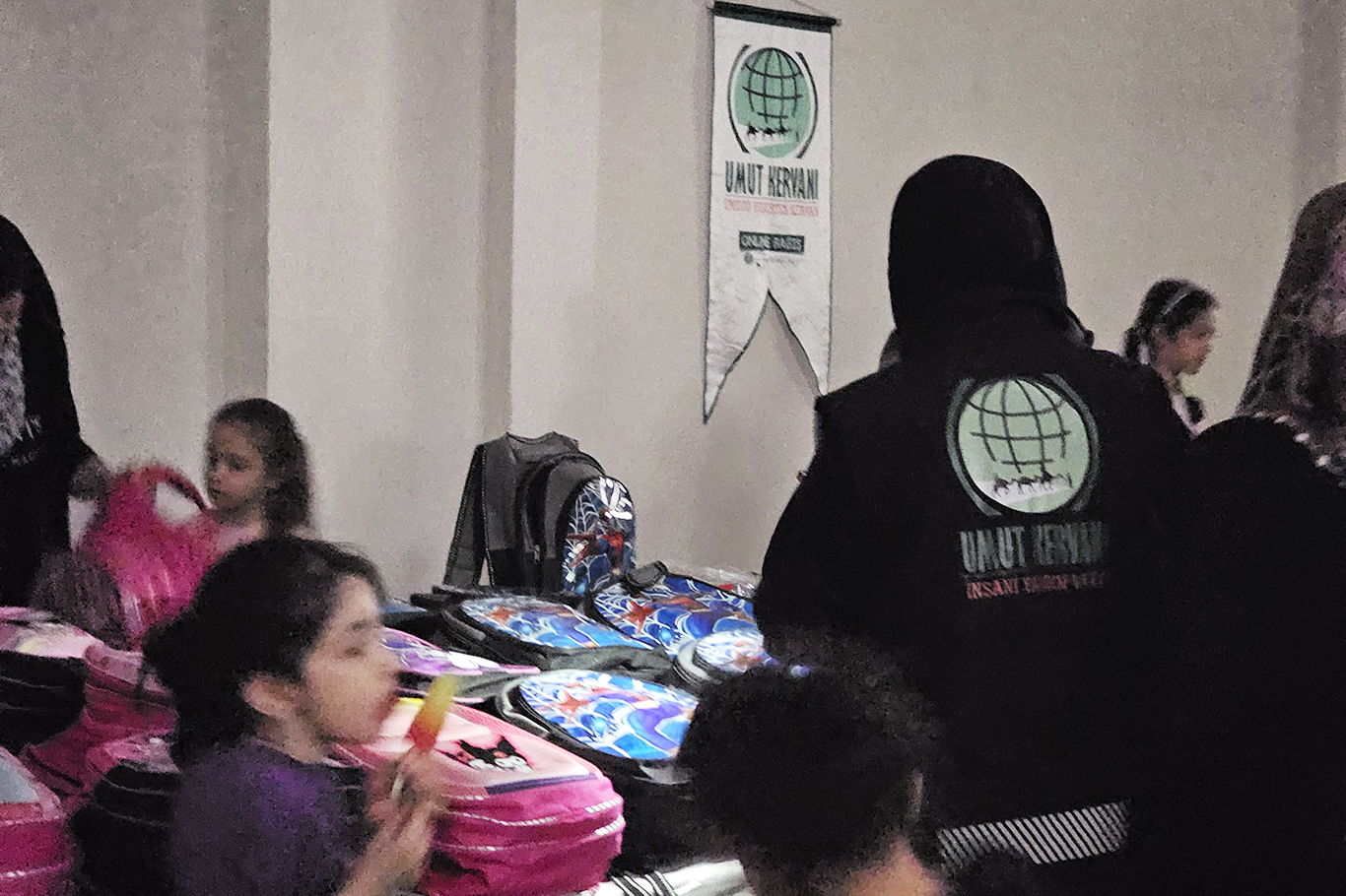 Cizre Umut Kervanı Derneğinden ihtiyaç sahibi öğrencilere kırtasiye yardımı