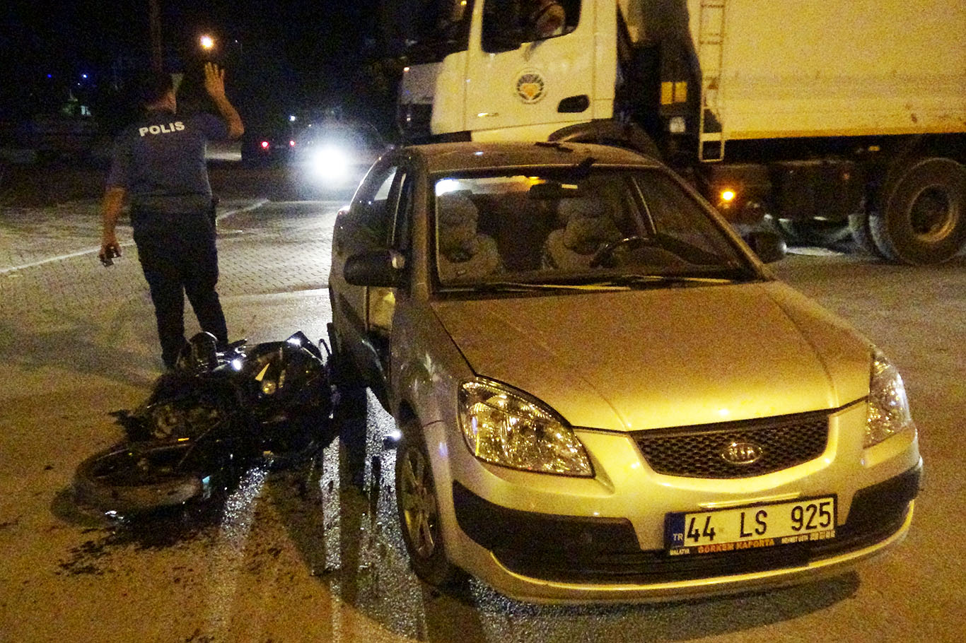 Malatya'da motosiklet ile otomobil çarpıştı: 2 yaralı