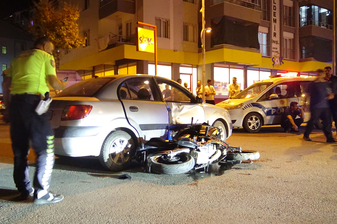 Malatya'da motosiklet ile otomobil çarpıştı: 2 yaralı