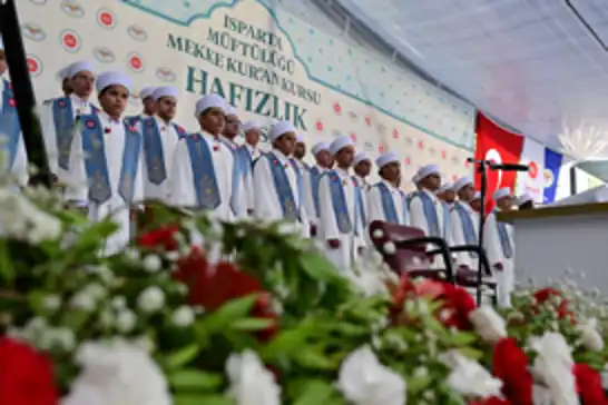 Isparta’da 44 genç hafız için icazet merasimi düzenlendi