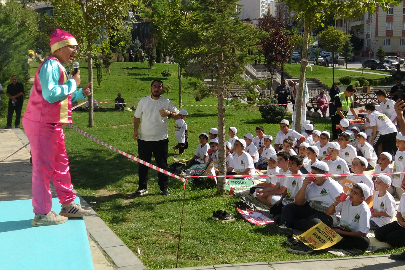 Malatya'da çocuklar "Hayat Namazla Güzeldir" etkinliğinde buluştu