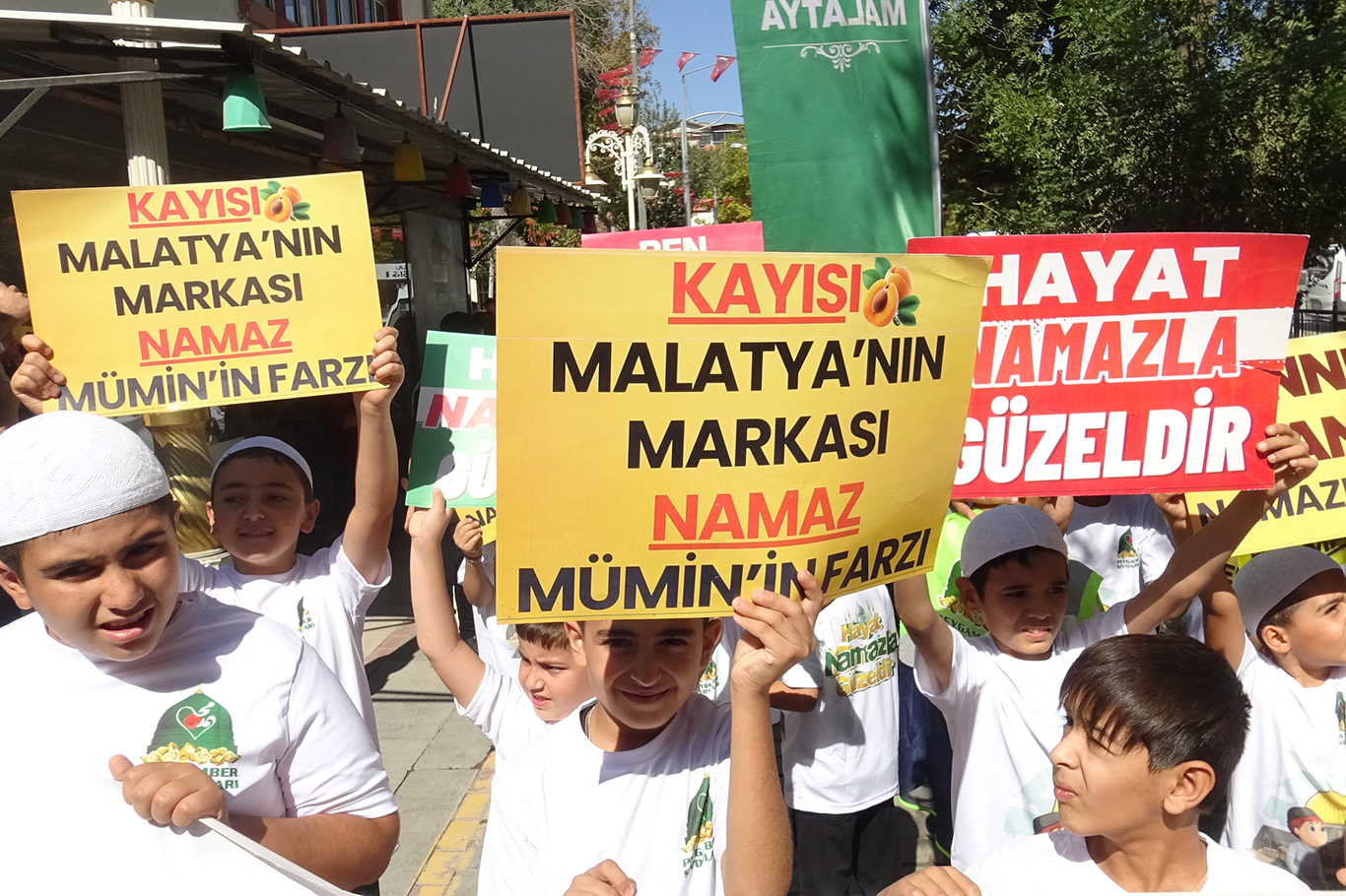 Malatya'da çocuklar "Hayat Namazla Güzeldir" etkinliğinde buluştu