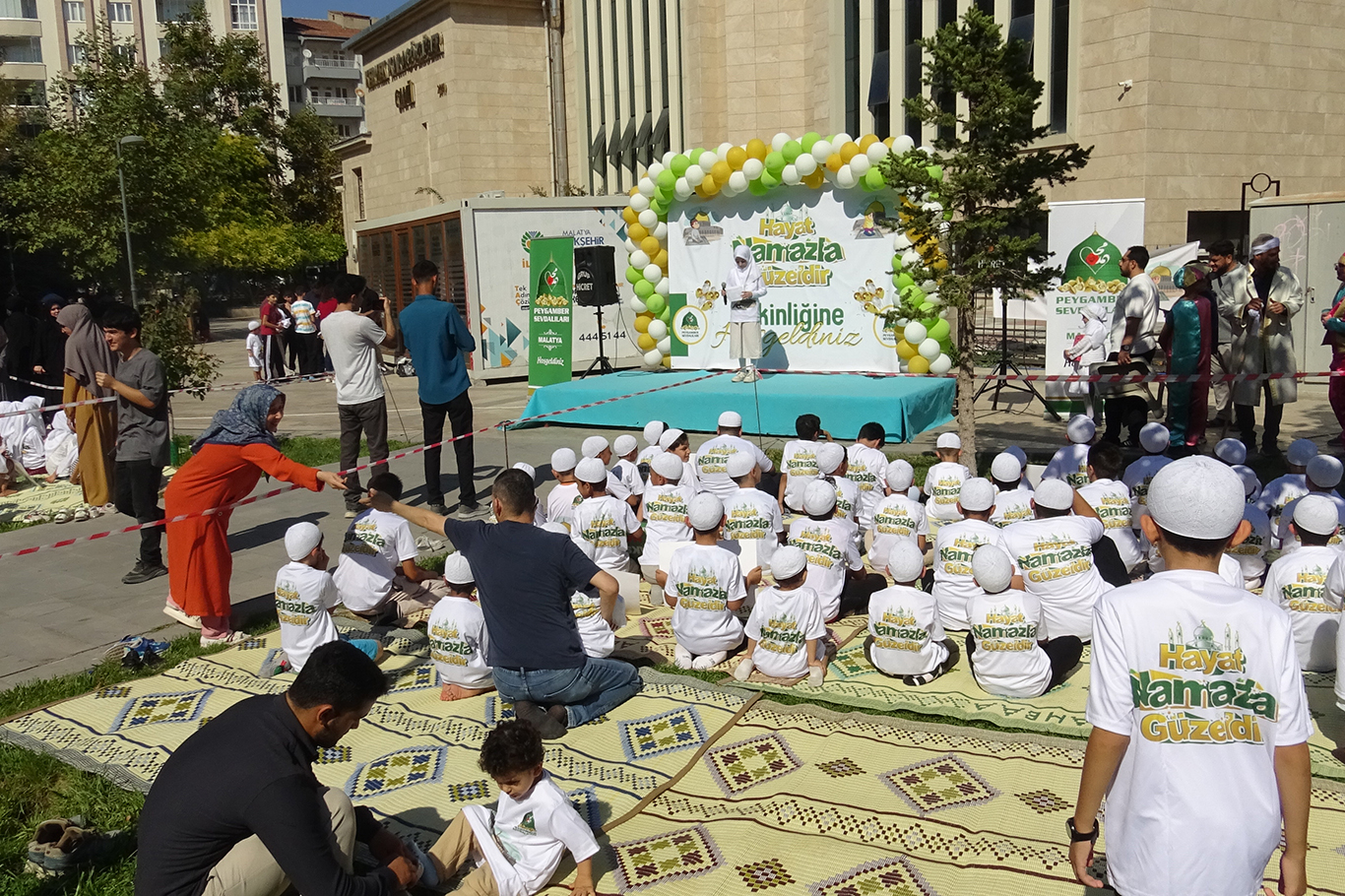 Malatya'da çocuklar "Hayat Namazla Güzeldir" etkinliğinde buluştu