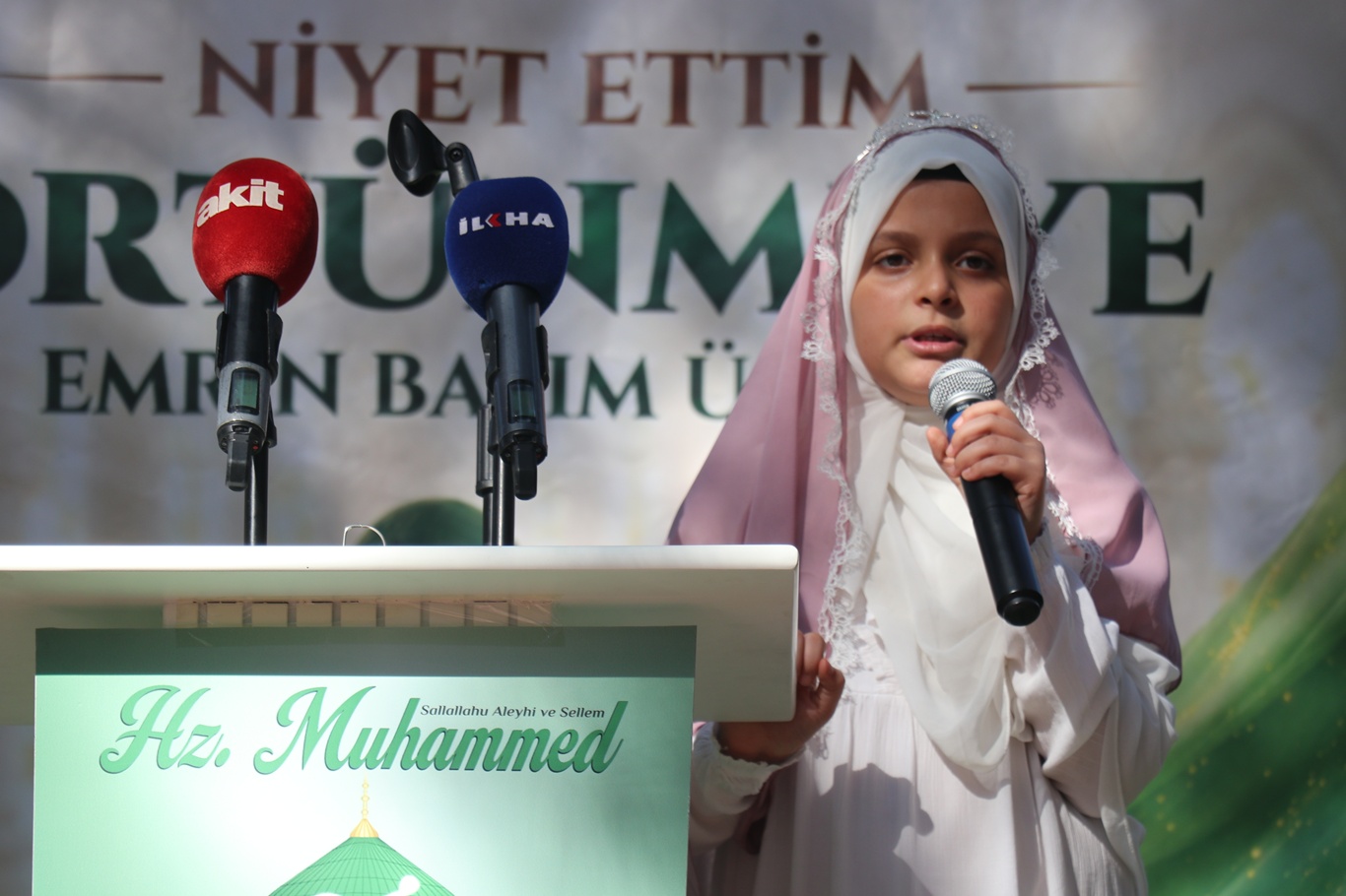 İstanbul'da "Niyet Ettim Örtünmeye, Emrin Başım Üstüne" programı gerçekleştirildi
