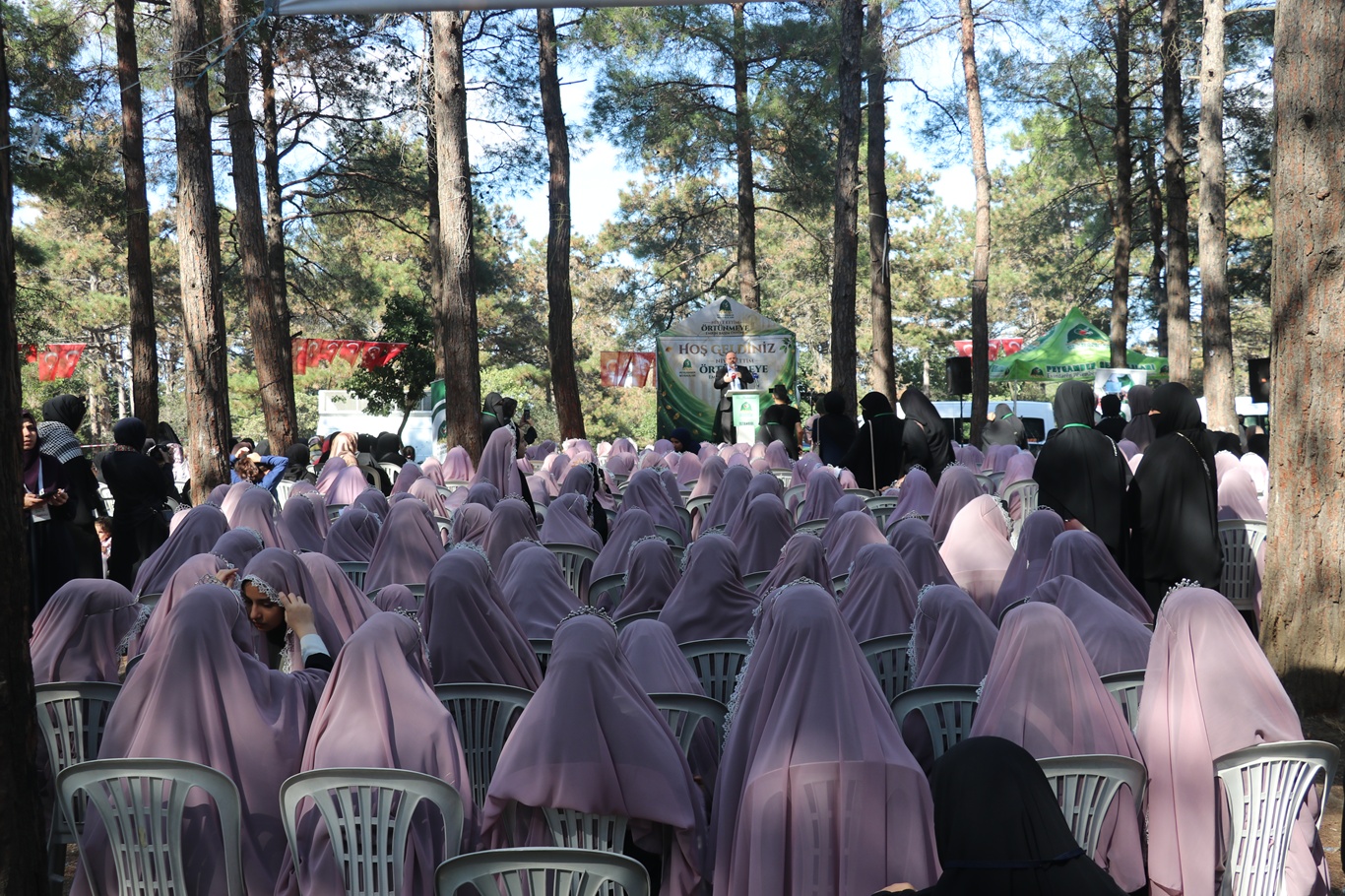 İstanbul'da "Niyet Ettim Örtünmeye, Emrin Başım Üstüne" programı gerçekleştirildi