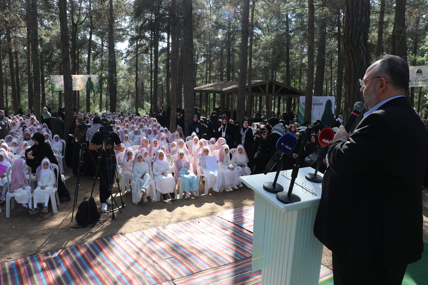 İstanbul'da "Niyet Ettim Örtünmeye, Emrin Başım Üstüne" programı gerçekleştirildi
