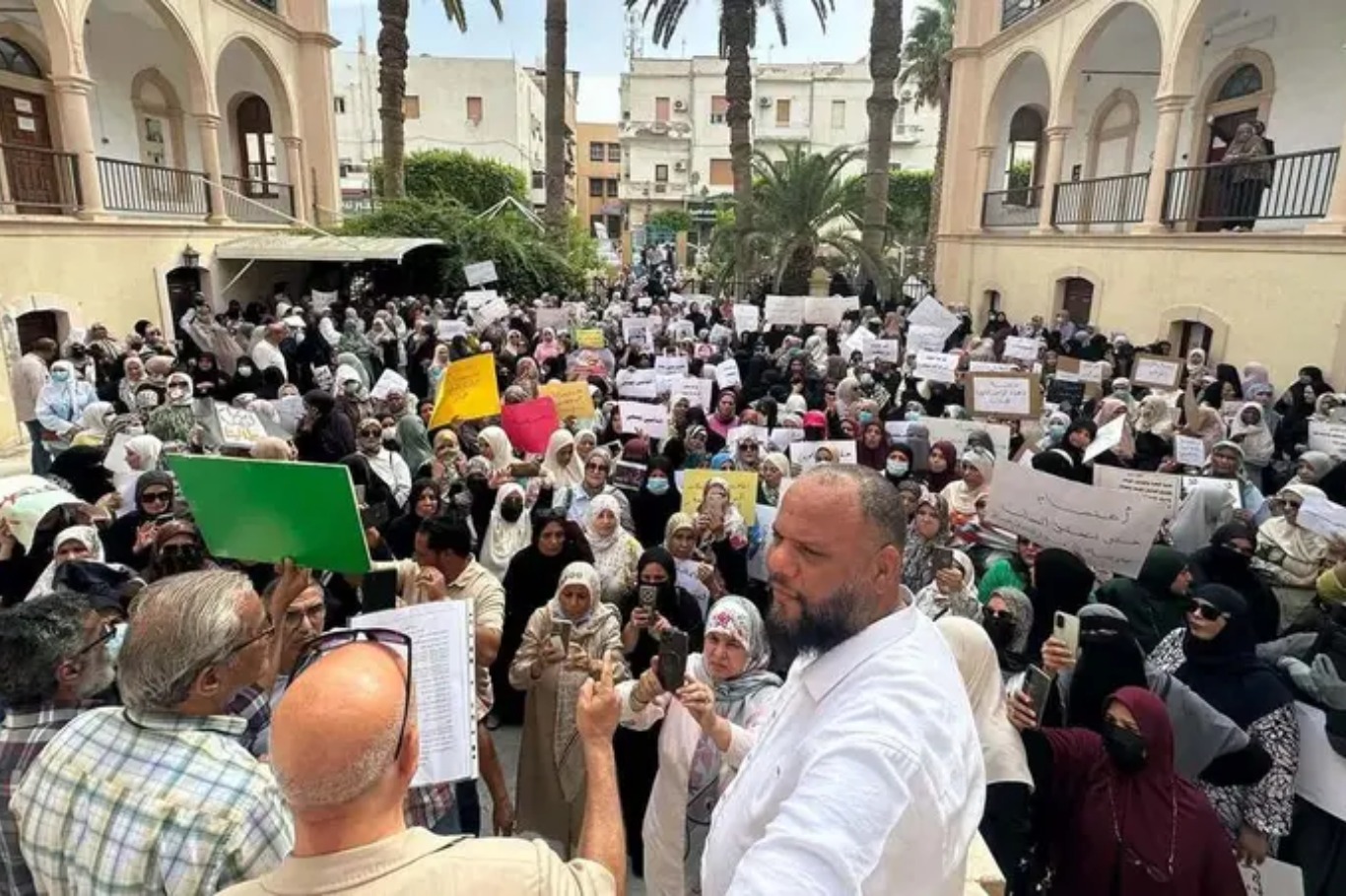 ليبيا.. احتجاجات متزايدة على خلفية أزمة الرواتب