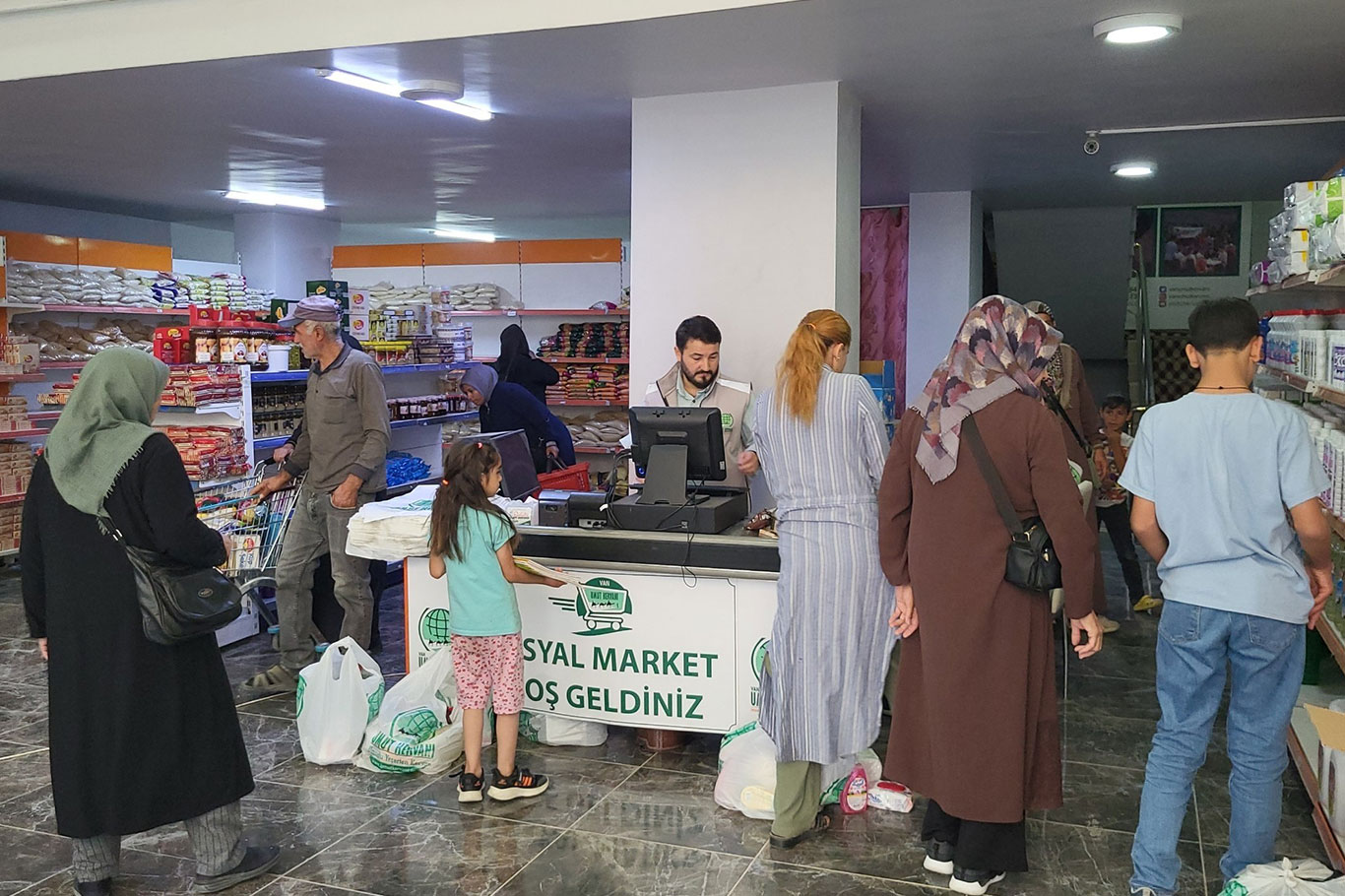Umut Kervanı'ndan Van'daki ihtiyaç sahibi ailelere aylık destek