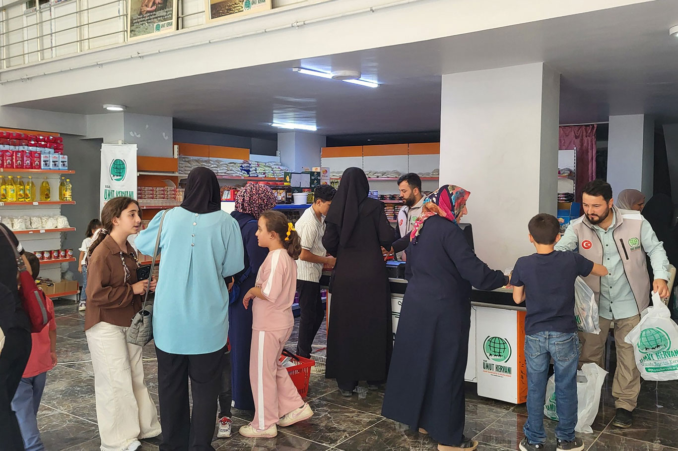 Umut Kervanı'ndan Van'daki ihtiyaç sahibi ailelere aylık destek
