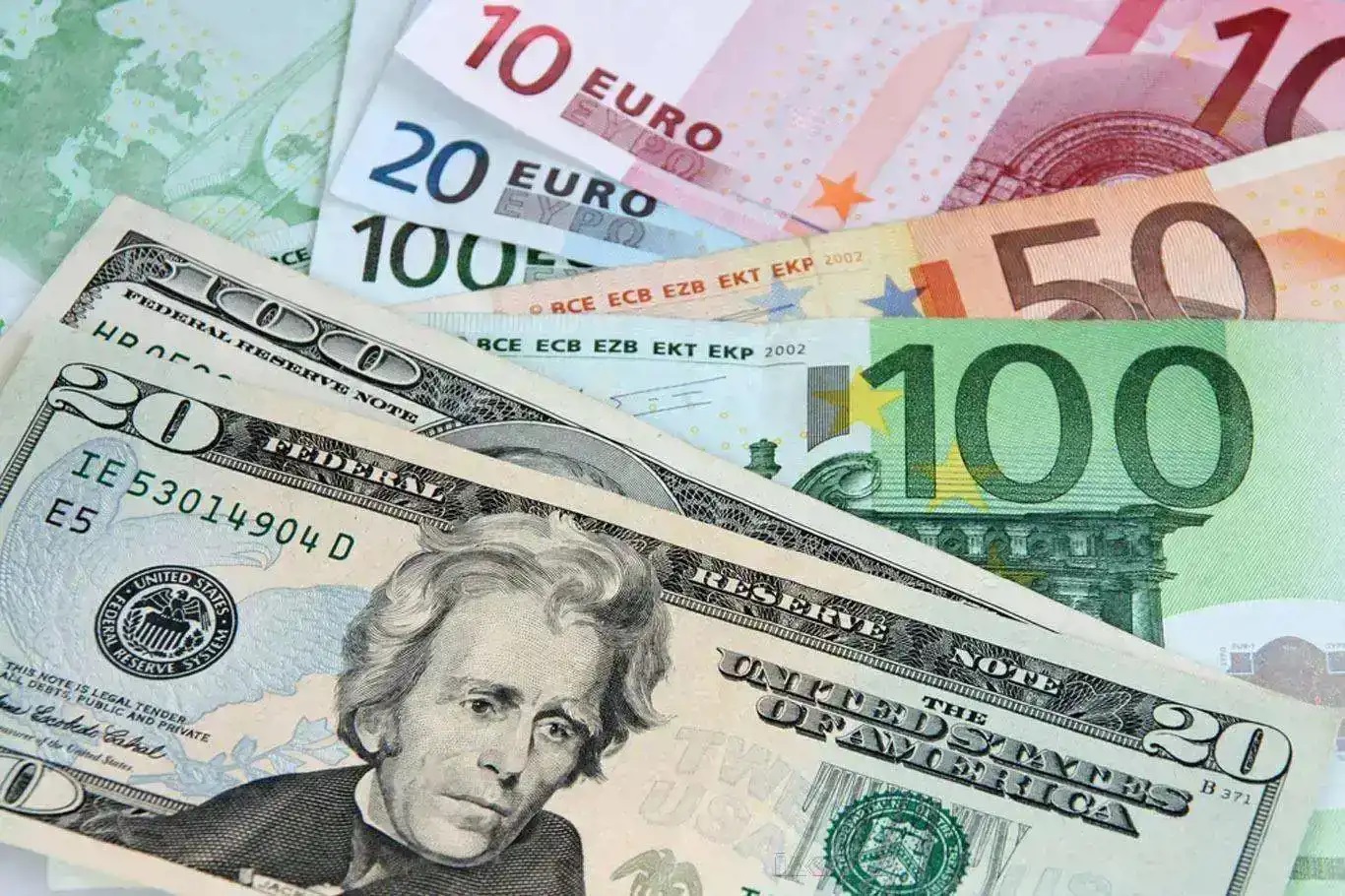 Döviz piyasasında dolar 48,8, euro 56 lirada