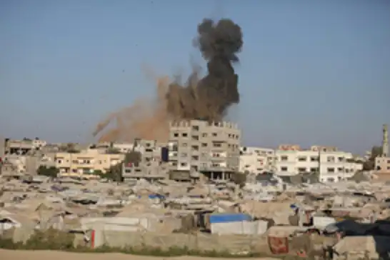 غارات وقصف وعمليات نسف مستمرة للاحتلال الصهيوني في غزة