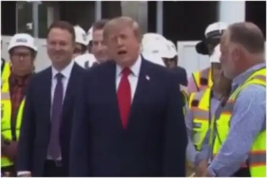 Trump’ın Beyaz Saray açıklamasında dikkat çeken görüntü