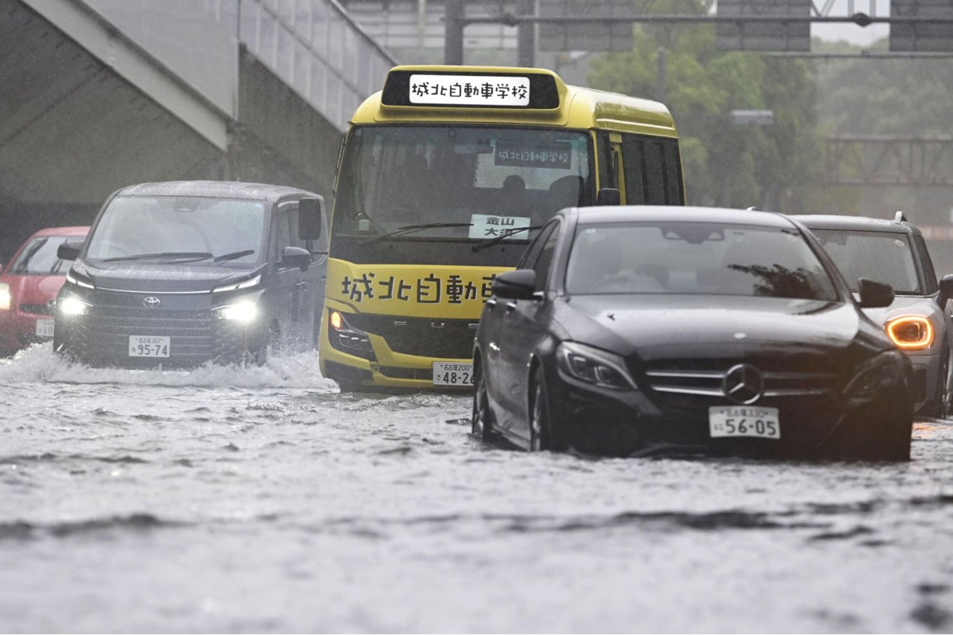 Typhoon Dujuan leaves 4 dead, 6 missing as 1.5 million evacuated across Japan