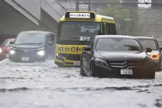 Typhoon Dujuan leaves 4 dead, 6 missing as 1.5 million evacuated across Japan