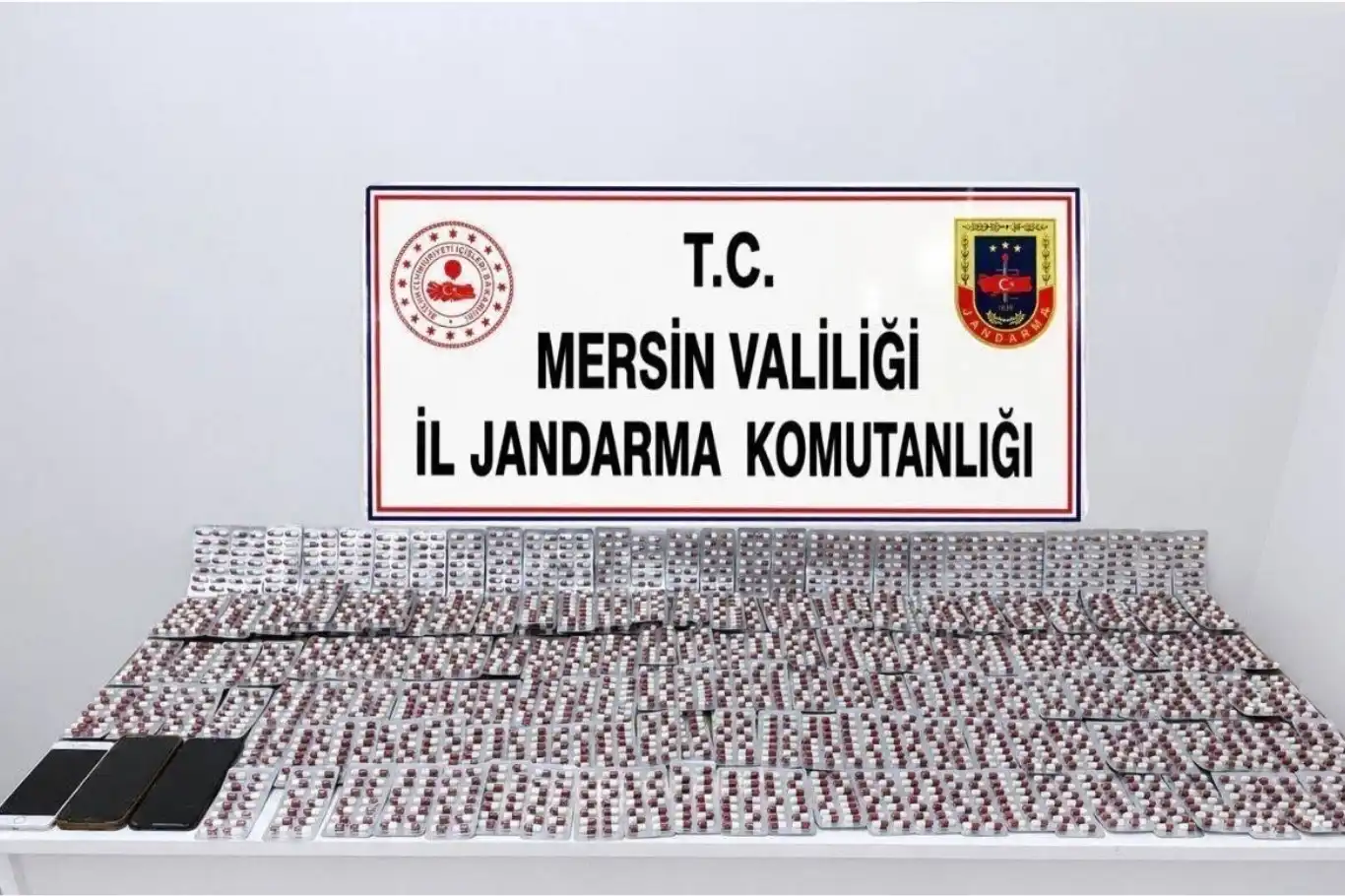 Mersin'de 4 bin 172 uyuşturucu hap ele geçirildi