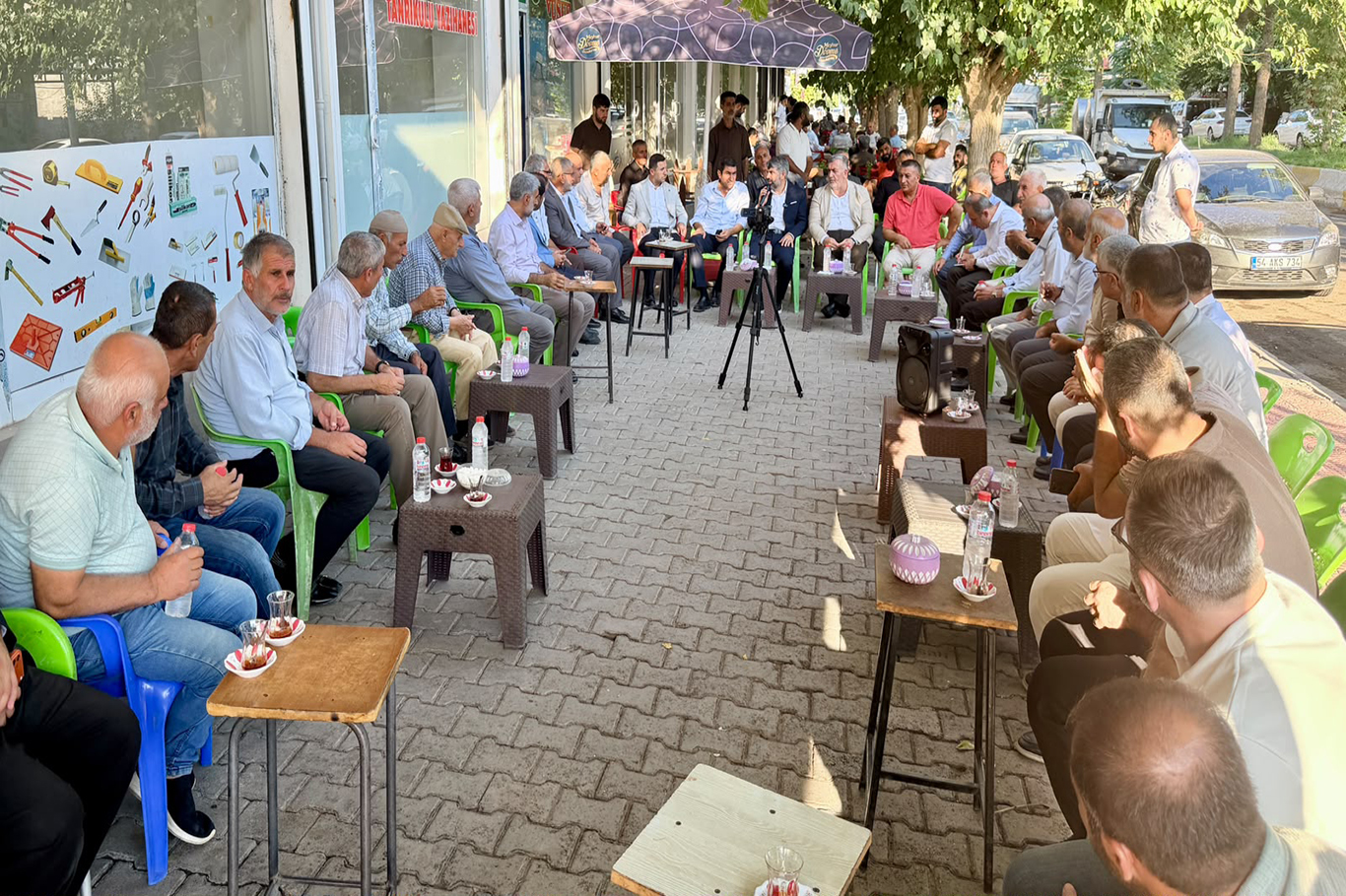 HÜDA PAR Milletvekili Dinç, Bismil’de vatandaşların sorun ve taleplerini dinledi