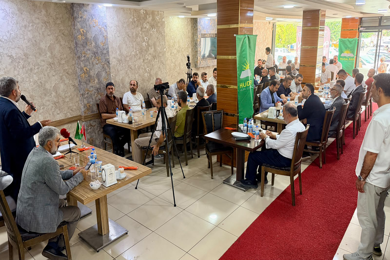 HÜDA PAR Milletvekili Dinç, Bismil’de vatandaşların sorun ve taleplerini dinledi