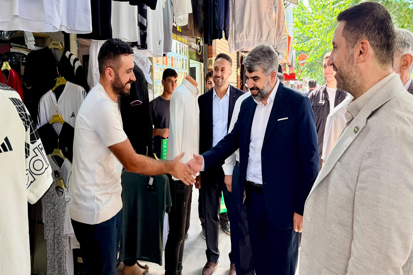 HÜDA PAR Milletvekili Dinç, Bismil’de vatandaşların sorun ve taleplerini dinledi