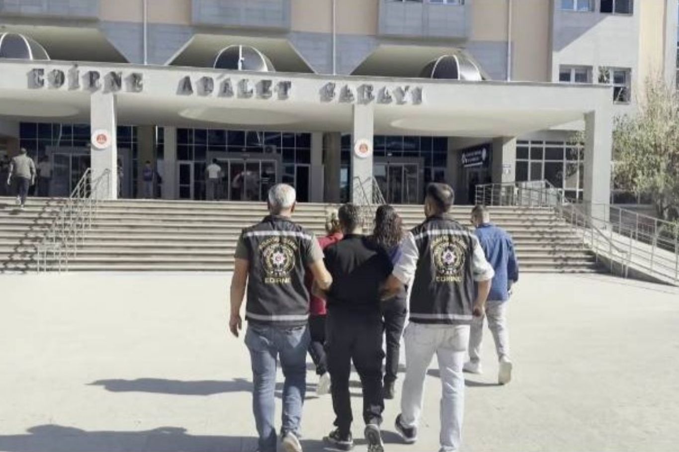 Edirne'de aranan 2 hükümlü yakalandı