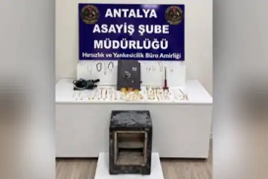 Antalya'da 2 milyon 430 bin liralık ziynet eşyası çalan 4 şüpheli yakalandı