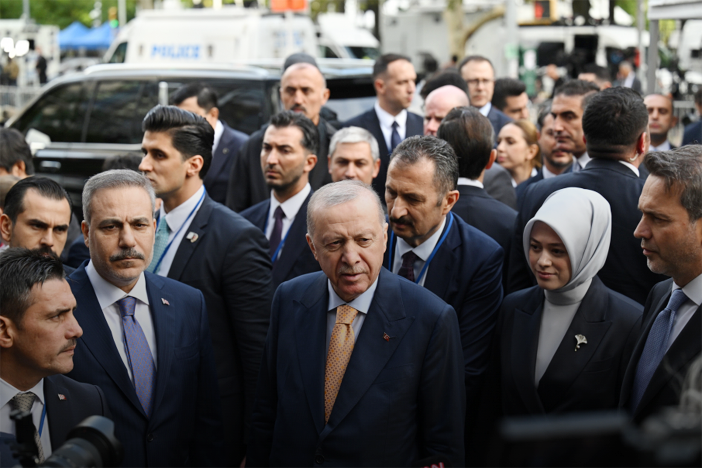 Cumhurbaşkanı Erdoğan, KİK toplantısının ardından gazetecilerin sorularını yanıtladı