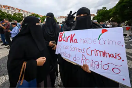 Portekiz'de kamusal alanda yüz maskesi takmak yasaklandı: Yasa, Müslüman kadınları hedef alıyor!