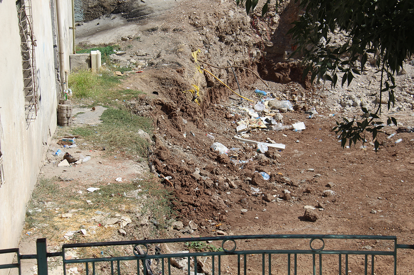 Camiye gelenler abdest alacak su bulamıyor