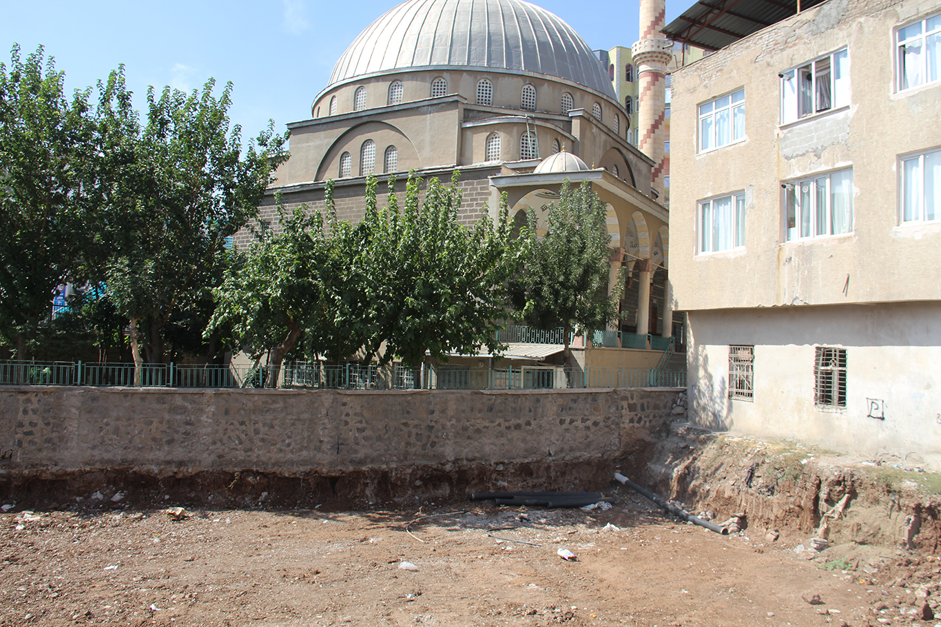 Camiye gelenler abdest alacak su bulamıyor
